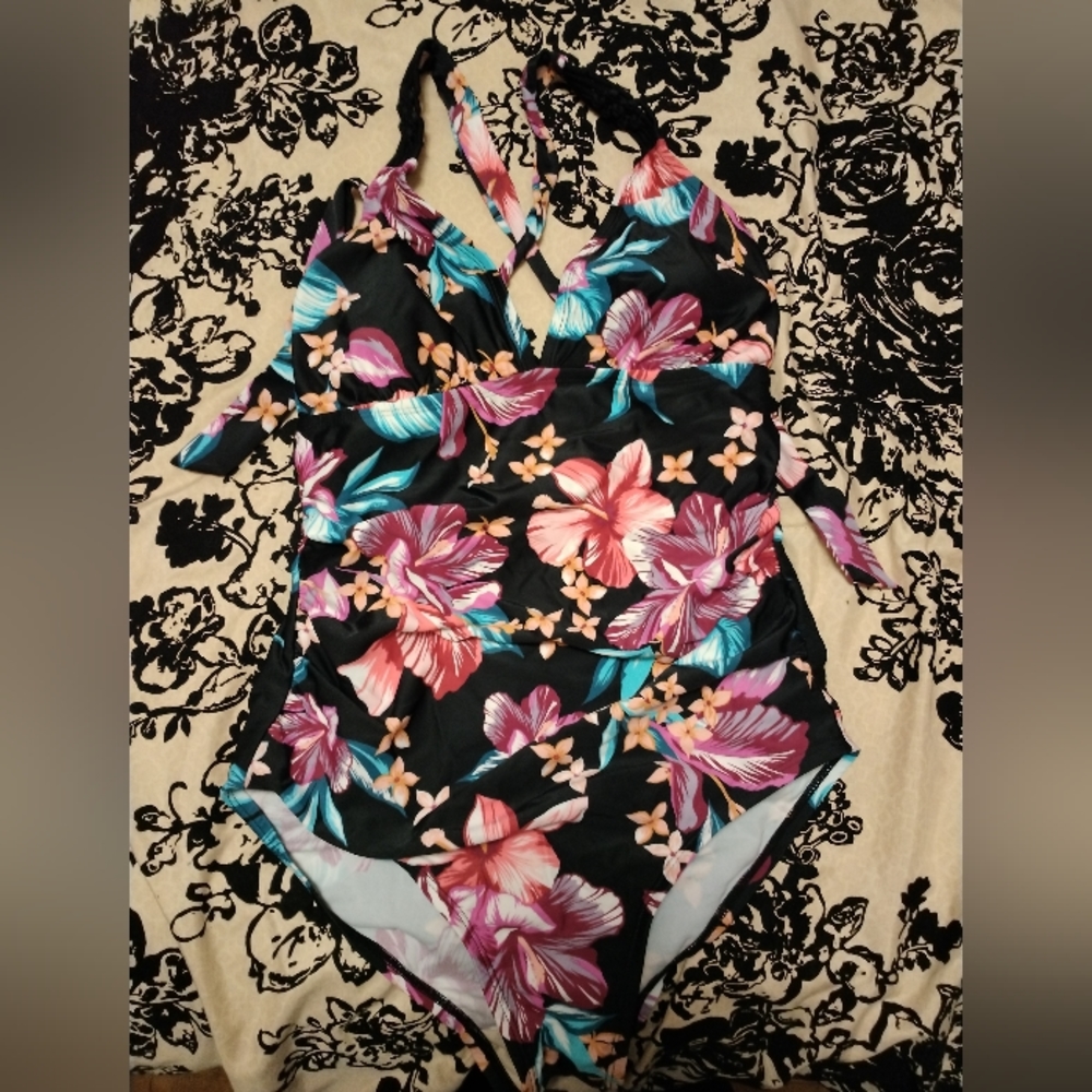 Women's size small Merona bathing suit.